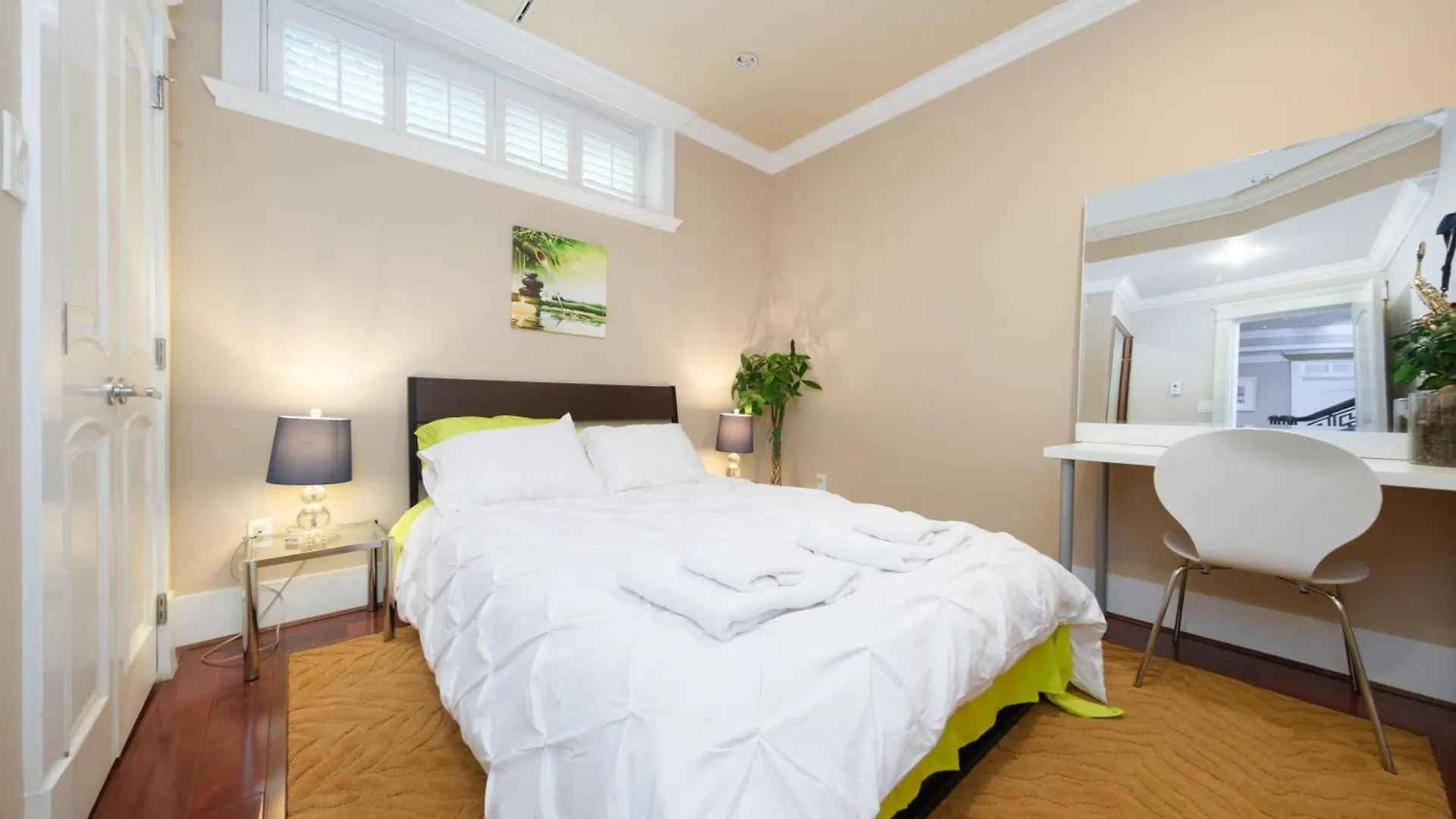 Oakridge Luxury Homestay Vancouver Canada
