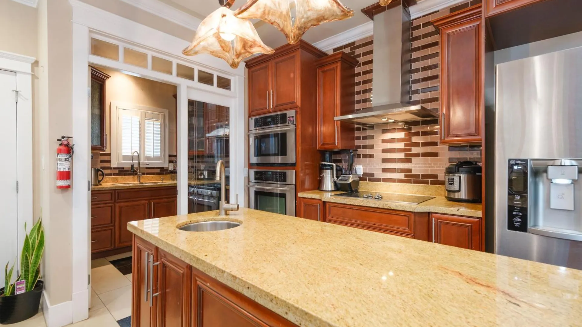 Oakridge Luxury Homestay Vancouver 0*,  Canada